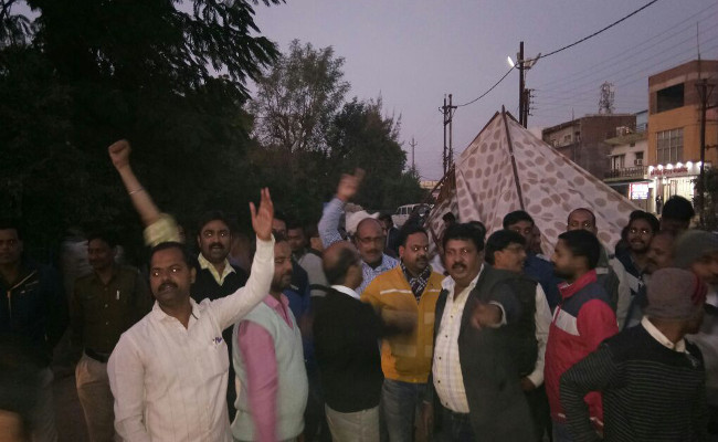 Shikshakarmies slogan against CM