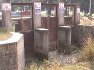 नेताओं के वादों को मुँह चिढ़ा रही सूखी नहरें
