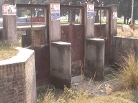 नेताओं के वादों को मुँह चिढ़ा रही सूखी नहरें