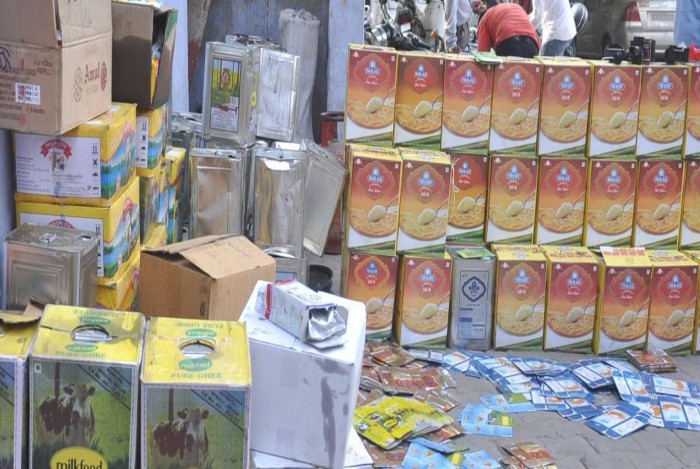 fake ghee mafia,nakali ghee mafia in rajasthan,nakali ghee mamla in baran,nakali ghee factory capchured in rajasthan,nakali ghee factory capchured in baran,rajasthan patrika,baran patrika, latest news in baran,baran police,forgery crime in baran,