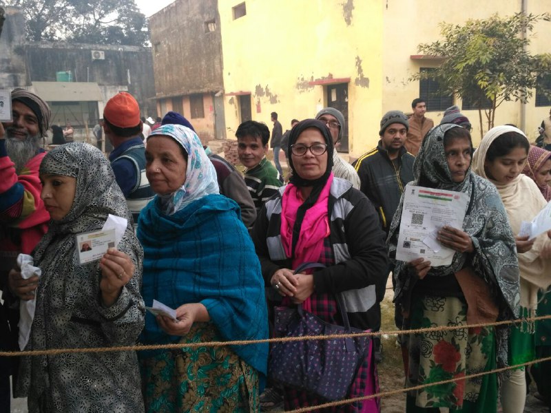 Up nikay election 2017: यहां मुस्लिम महिला मतदाताओं ने सबको चौंकाया, देखें वीडियो