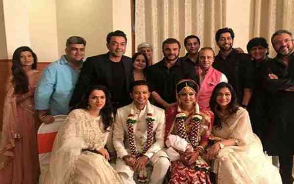 PHOTOS: इशिता दत्ता और वत्सल सेठ ने लिए एक दूसरे संग सात फेरे, शादी की बधाई देने पहुंचे अजय काजोल...