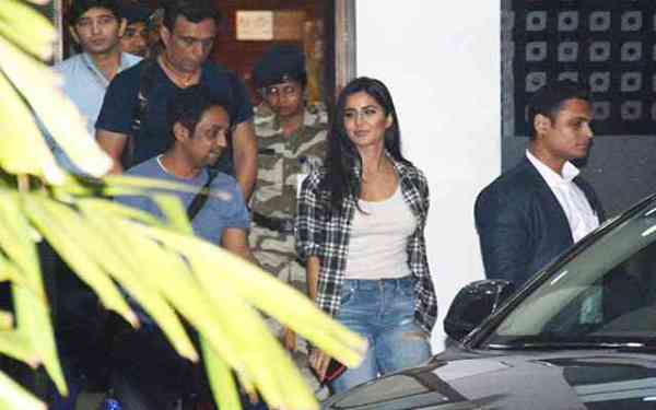 IFFI 2017 के आखिरी दिन सलमान अक्षय सहित उमड़ा बॅालीवुड के सुपरस्टार्स का मेला, देखें तस्वीरें