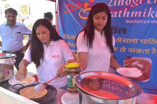 Government job, Students, Hausa, NGOs, Two friends, Municipal corporation, Coaching students, Food corners, Delicious food, Kota, Kota Patrika, Kota Patrika News, Rajasthan Patrika