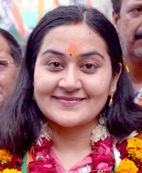 congress candidate dolly Sharma threaten police officer