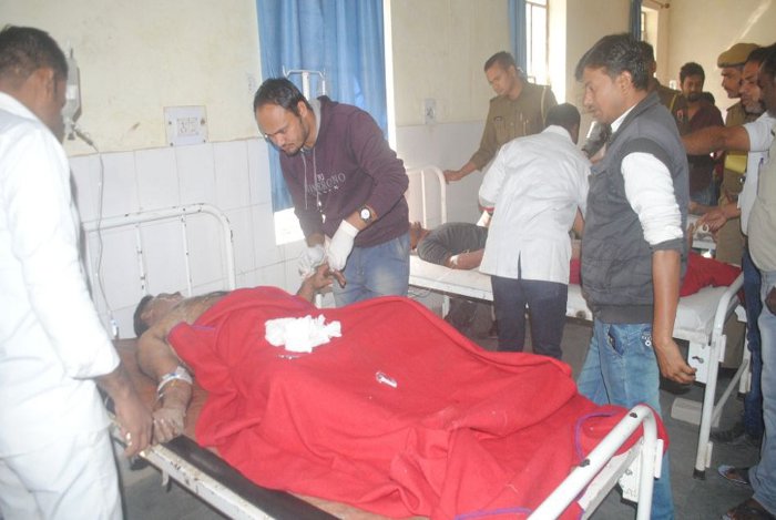 fire incident in baran,fire incident in rajasthan,injured in fire baran , fire in restorent,fire fighting in rajasthan,fire fighting in baran,fire running in baran,aag se jhulsai baran,aag ka baran me tandav,fire fighting department in rajasthan,fire fighting in baran,rajasthan patrika,baran patrika,latest news in baran,