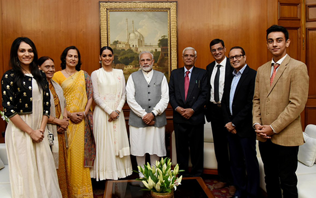 manushi chhillar and narendra modi