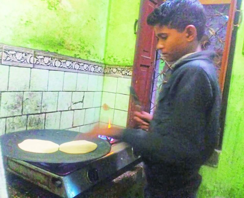 children cooking food in social welfare department in alwar