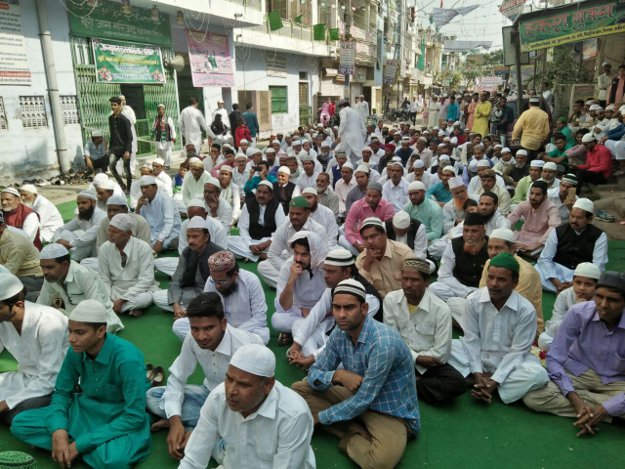 Eid Miladunnabi, All India Sartit Committee, Procession, Hazira Dargah, Simplicity, Peaceful, Celebration, Pagamy Mohabbat, Respect for Women, Kota, Kota Patrika, Kota Patrika News, Rajasthan Patrika, Pagambere Islam Hazrat Pagbahar Sahab, Celebration commencing, Crowds, Anjuman Islamia Committee, Aman, Peace, Conventional Apparel, Main Roads, Qawwali, Maine Process