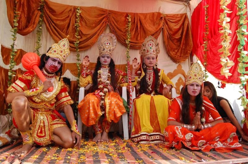 बालोतरा. शहर में दत्तात्रेय जयंती पर निकाली शोभायात्रा में शामिल शृंगारित झांकी।