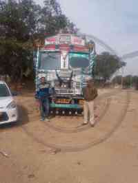 Plunder The Truck And Make The Driver Hostage 