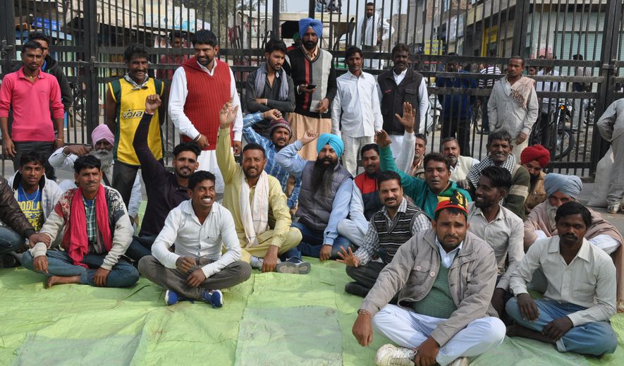 farmers closed dhan mandi gate
