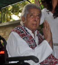  Veteran actor ShashiKapoor passes away in Mumbai at the age of 79. bollywood, amitabh bachhan