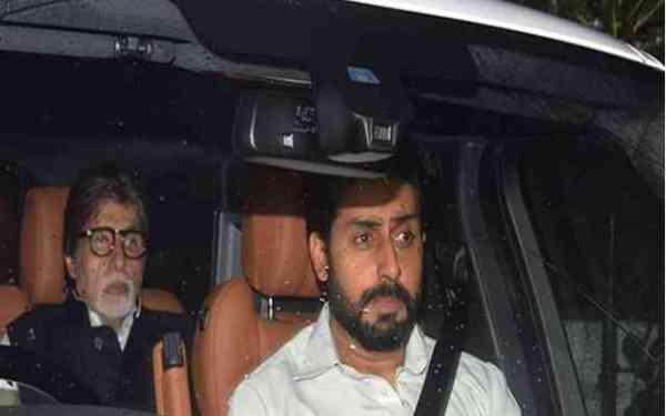 शशि कपूर के निधन पर करीना, रणबीर संग इकठ्ठा हुआ पूरा कपूर परिवार, बॅालीवुड के ये सितारे भी आए नजर...