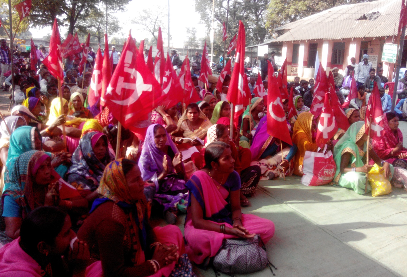 CPI (M) 's martyrdom demonstration against the state government