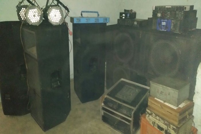 Marriage of the relative of the police, DJ sound system,