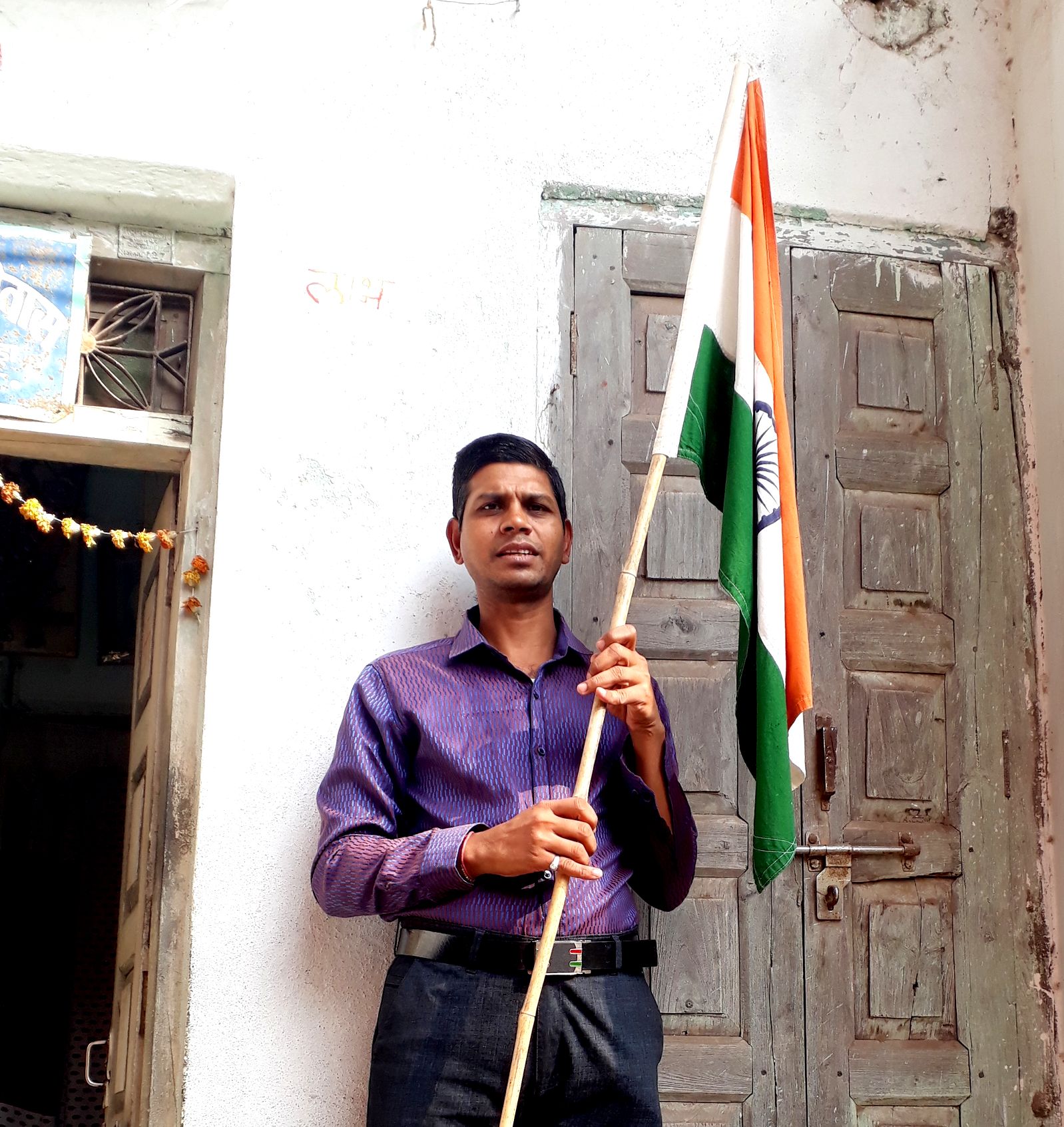  A country devotee, like this, fluttering every morning before God worshiping Tiranga