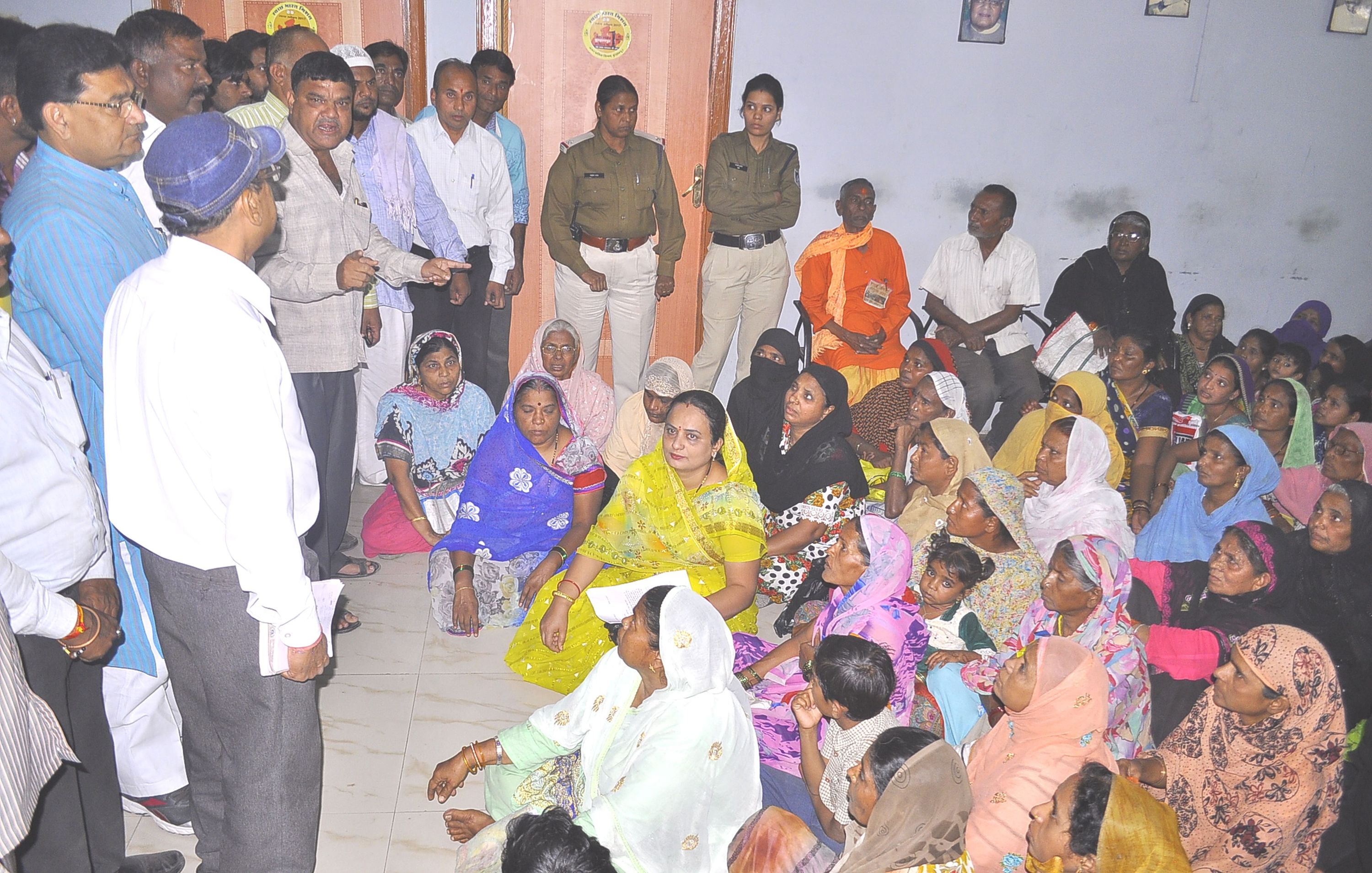 PM Awas Yojana: Womens Protest In  burhanpur