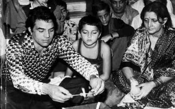 हेमा से शादी के बाद भी धर्मेंद्र की पहली पत्नी थी उनकी दिवानी, ये रहा सबूत...