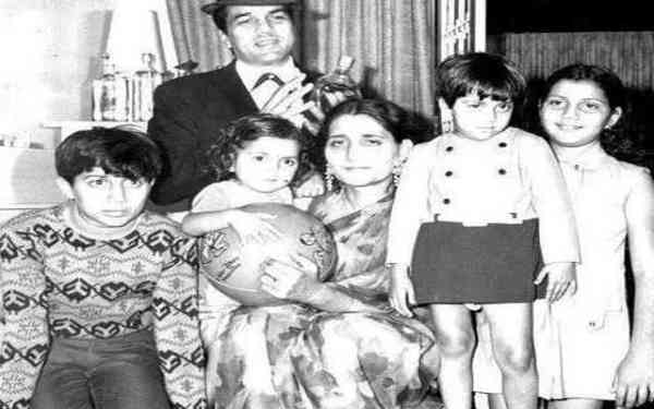 हेमा से शादी के बाद भी धर्मेंद्र की पहली पत्नी थी उनकी दिवानी, ये रहा सबूत...