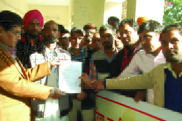 E-mitra owner gave notice