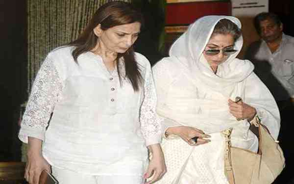 PHOTOS: शशि कपूर की प्रार्थना सभा में आए ये पुराने सितारे, रेखा से लेकर प्रेम चोपड़ा तक सब ने चढ़ाए फूल...