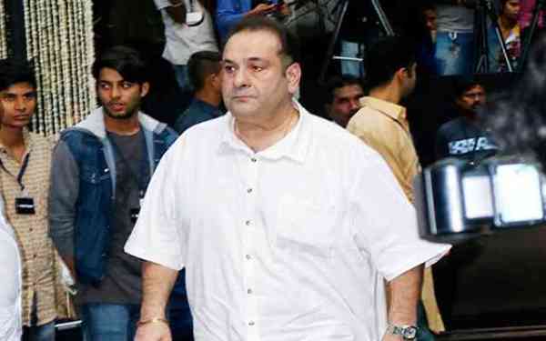 PHOTOS: शशि कपूर की प्रार्थना सभा में आए ये पुराने सितारे, रेखा से लेकर प्रेम चोपड़ा तक सब ने चढ़ाए फूल...