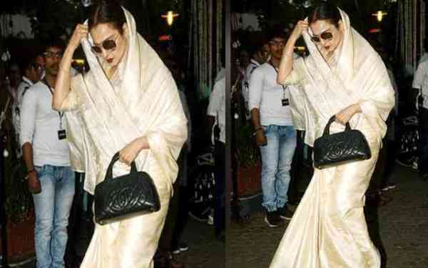 PHOTOS: शशि कपूर की प्रार्थना सभा में आए ये पुराने सितारे, रेखा से लेकर प्रेम चोपड़ा तक सब ने चढ़ाए फूल...