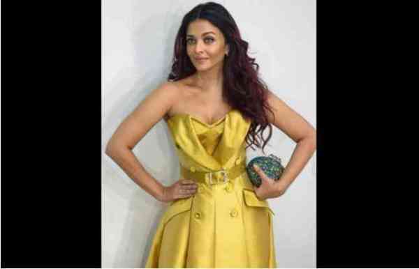 Photos : एक डिनर पार्टी में लाखों का गाउन पहनकर पहुंची ऐशवर्या, जिसकी कीमत कर देगी आपको हैरान