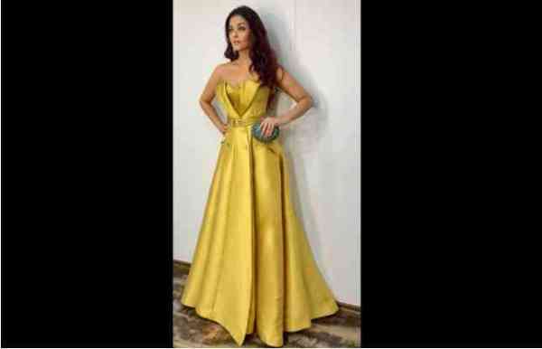 Photos : एक डिनर पार्टी में लाखों का गाउन पहनकर पहुंची ऐशवर्या, जिसकी कीमत कर देगी आपको हैरान