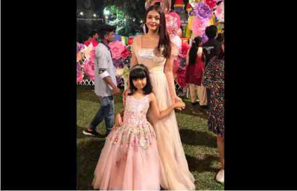 Photos : एक डिनर पार्टी में लाखों का गाउन पहनकर पहुंची ऐशवर्या, जिसकी कीमत कर देगी आपको हैरान