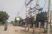 खुले में लगे ट्रांसफॉर्मर
