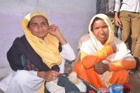 महिलाओं को संदिग्धावस्था में गिरफ्तार