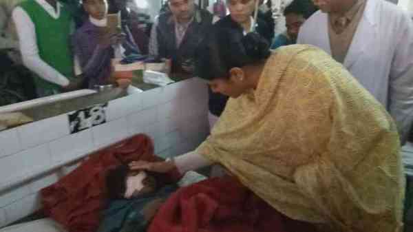 family member cry with anupria patel who visit hospital after accident