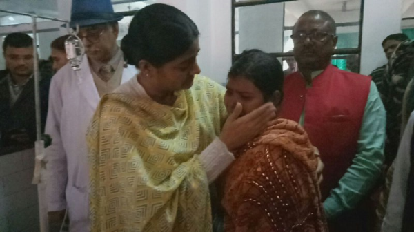 family member cry with anupria patel who visit hospital after accident