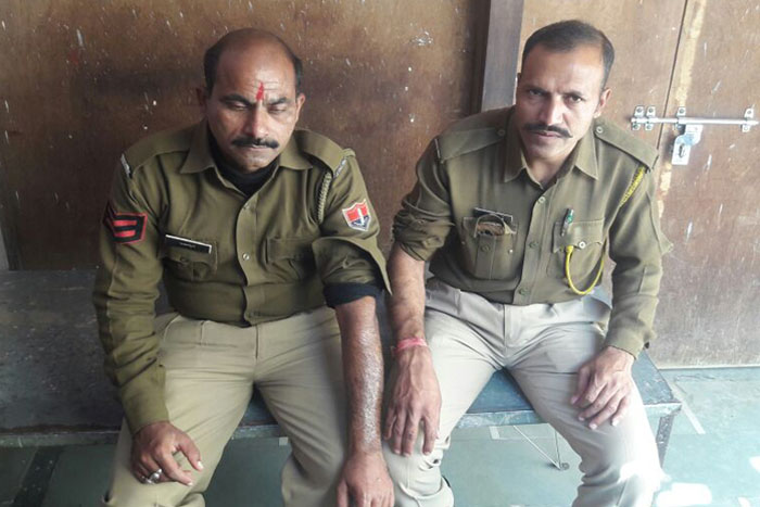 पुलिस दल पर हमला