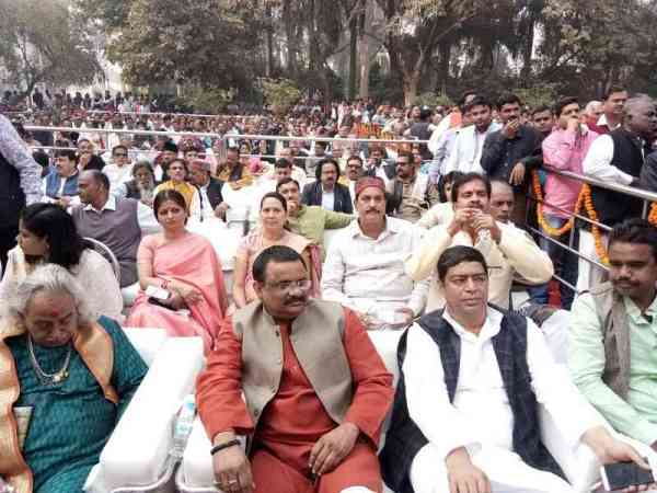 नगर निगम शपथ समारोह में शामिल हुए बीजेपी व सपा के वरिष्ठ नेता