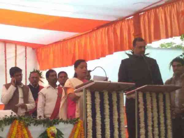 बीजेपी की मेयर श्रीमती मृदुला जायसवाल ने संस्कृत भाषा में शपथ ली