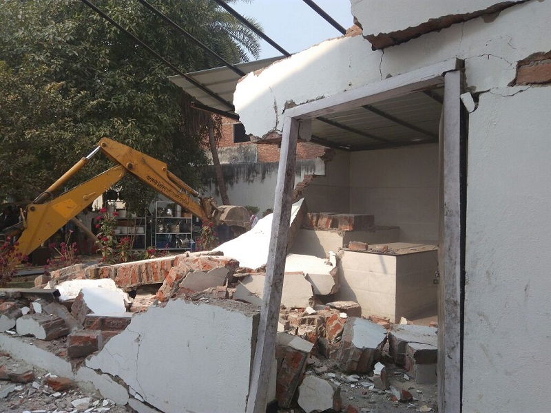 VDA की सबसे बड़ी कार्रवाई, होटल रमाडा पर चला बुलडोजर