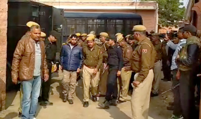 Video: आनंदपाल के गैंगस्टर भाई में भी दिखा आनंदपाल जैसा रुतबा, बख्तरबंद गाड़ी से उतर ऐसे की एंट्री