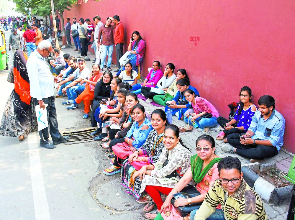 Queue outside schools for admission form