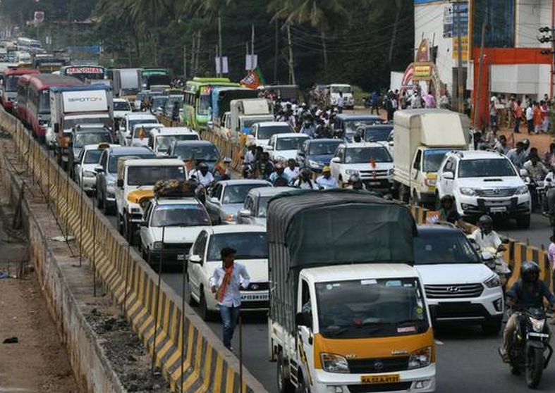 लेट-लतीफी के चलते इसका निर्माण समय पर पूरा होता नजर नहीं आता।