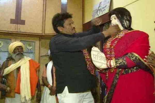 Man Married Stone Sculpture, Man left Wife for Stone Sculpture, Weddings in India, Rajaram Karmyogi, Kota News in Hindi, Ravan, Rajasthan Weird News in Hindi, Rajasthan Patrika Kota, Kota News in Hindi