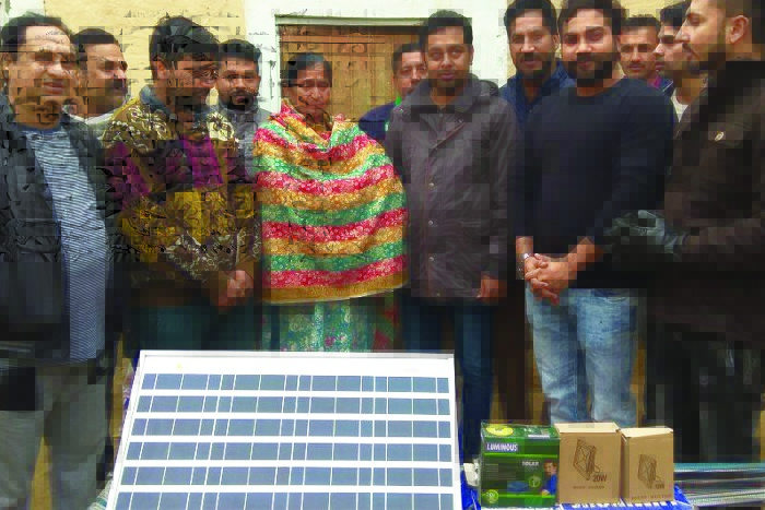 arorvansh youth team help needy woman in srikaranpur