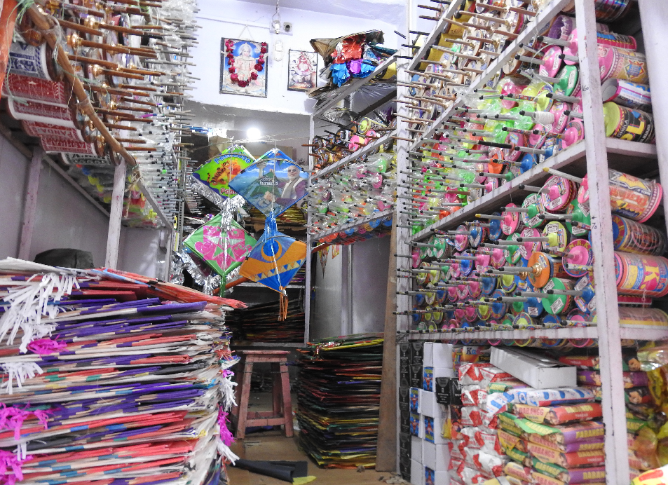 sale-of-manga-and-pantongs-in-the-market