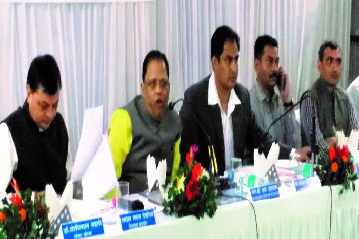 पुनर्वास समिति की बैठक में प्रभारी मंत्री अमर अग्रवाल