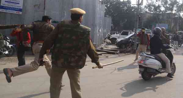 lathicharge and riot in udaipur