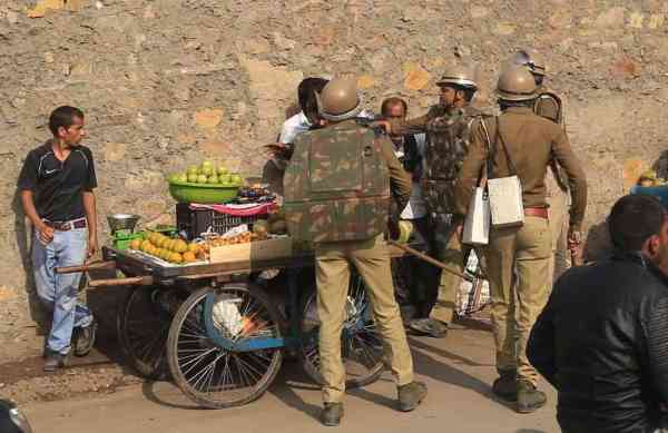 lathicharge and riot in udaipur