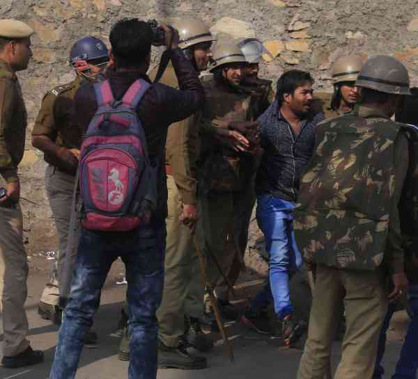lathicharge and riot in udaipur