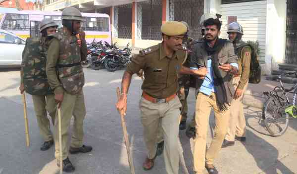 lathicharge and riot in udaipur